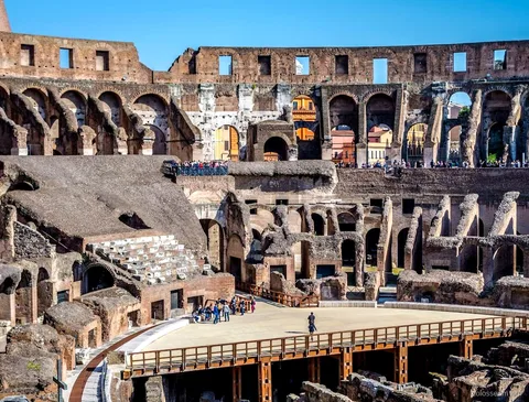 Ingresso dalla Porta dei Gladiatori nel tour arena del Colosseo