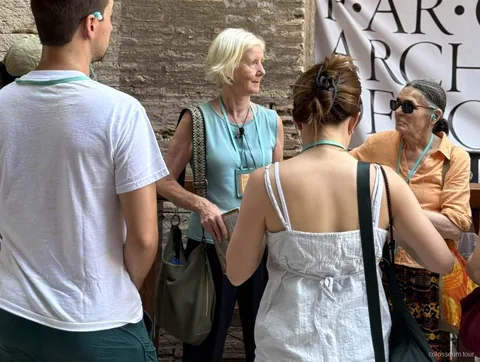Ruiny Forum Romanum na wycieczce z przewodnikiem po Koloseum i Palatynie