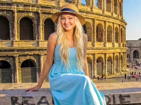 Colosseum-billet uden guide, besøgende med lydguide i amfiteatret