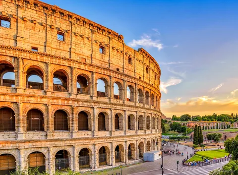 Kolezyum rehberli turu grubu Roma Forumu ve Palatine Tepesi rehberiyle